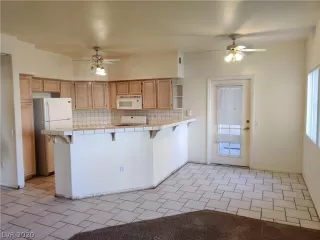 Photo #3: 2237189 Listing