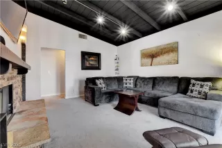 Photo #6: 2237207 Listing