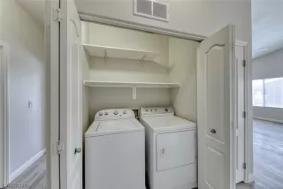 Photo #5: 2237264 Listing