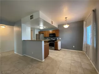 Photo #4: 2237393 Listing