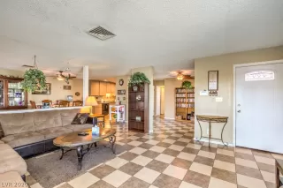 Photo #5: 2237489 Listing