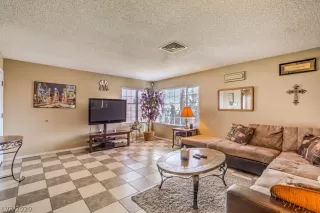 Photo #6: 2237489 Listing