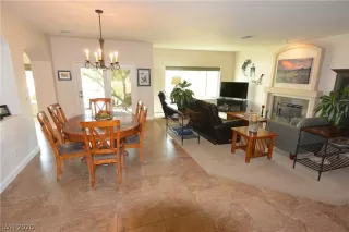 Photo #5: 2237492 Listing