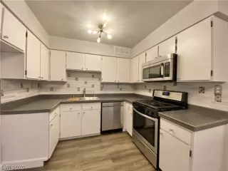 Photo #5: 2237500 Listing