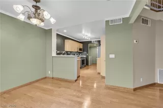 Photo #4: 2237605 Listing