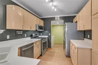 Photo #5: 2237605 Listing