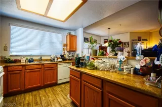 Photo #4: 2237707 Listing
