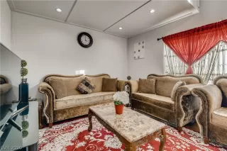 Photo #2: 2237726 Listing