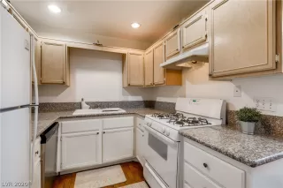 Photo #3: 2237726 Listing