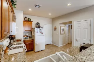 Photo #5: 2237733 Listing 