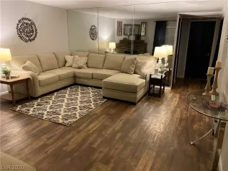 Photo #3: 2237770 Listing