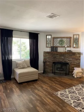 Photo #4: 2237770 Listing