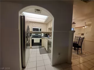 Photo #4: 2237793 Listing