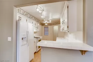 Photo #4: 2237871 Listing