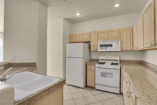 Photo #5: 2237918 Listing