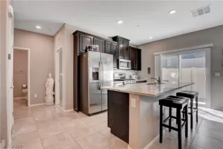 Photo #2: 2238078 Listing