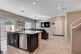 Photo #4: 2238078 Listing