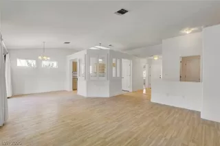 Photo #3: 2238143 Listing