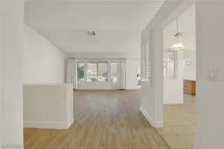 Photo #4: 2238143 Listing