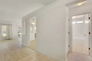 Photo #5: 2238143 Listing