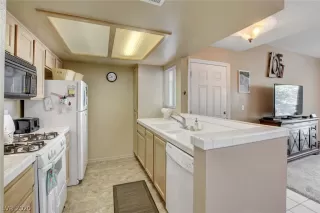 Photo #2: 2238178 Listing