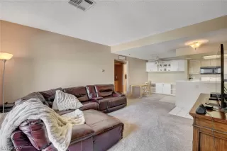 Photo #5: 2238178 Listing