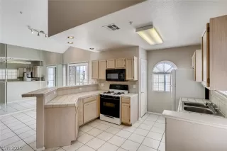 Photo #4: 2238260 Listing