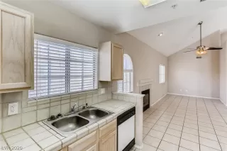 Photo #5: 2238260 Listing