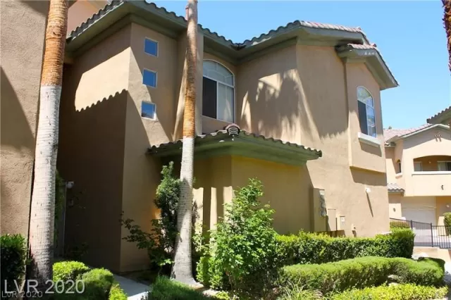 MLS: 2238326 Condo For Sale