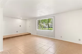 Photo #5: 2238336 Listing