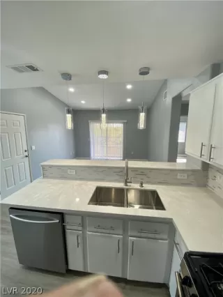 Photo #3: 2238413 Listing