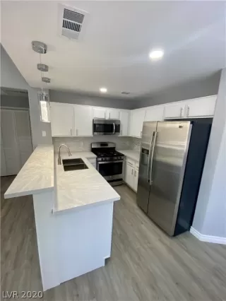 Photo #5: 2238413 Listing