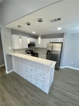 Photo #6: 2238413 Listing