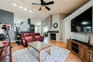 Photo #3: 2238425 Listing 