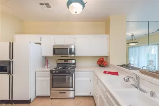 Photo #3: 2238522 Listing