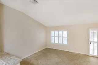 Photo #5: 2238591 Listing