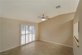 Photo #6: 2238591 Listing