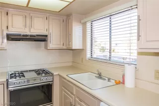 Photo #4: 2238643 Listing