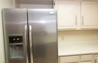 Photo #5: 2238643 Listing