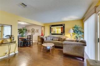 Photo #3: 2238676 Listing