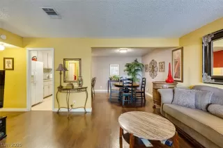 Photo #4: 2238676 Listing