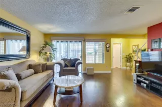 Photo #5: 2238676 Listing