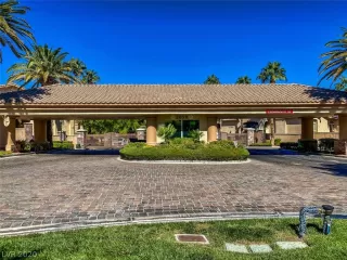 Photo #4: 2238736 Listing