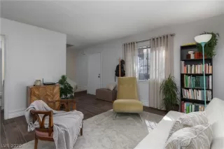 Photo #2: 2238983 Listing