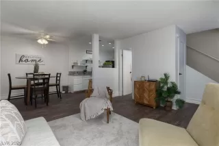 Photo #3: 2238983 Listing