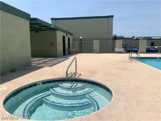 Photo #6: 2239052 Listing 