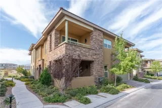 Photo #2: 2239092 Listing