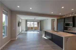 Photo #5: 2239092 Listing