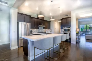 Photo #1: 2239100 Listing