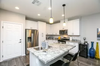 Photo #2: 2239163 Listing